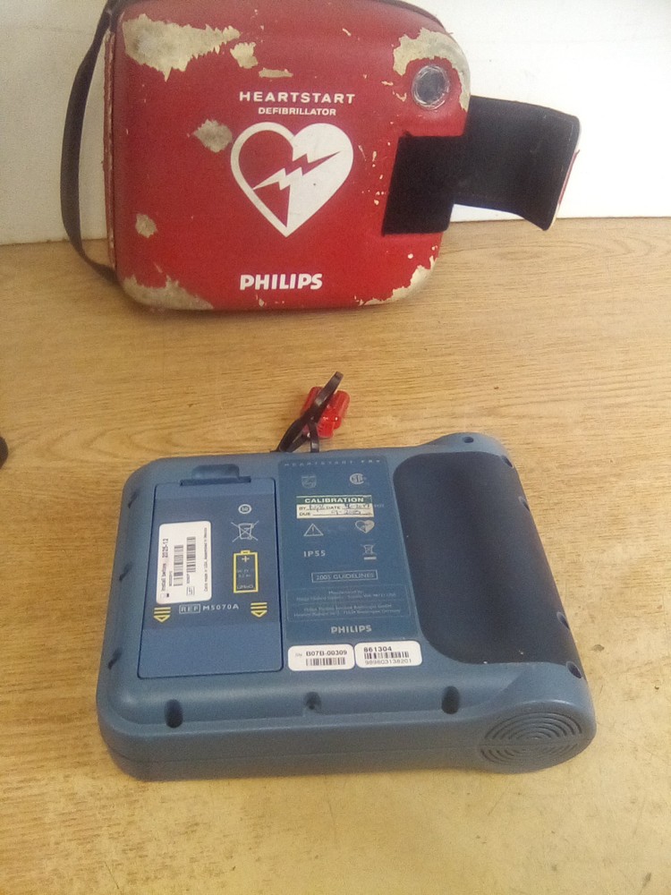 Philips Heartstart FRX AED Defibrillator W/Case
