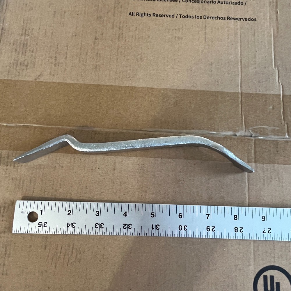 Gem OEM No. 25239 Construction Prying Bar Wavy 8"
