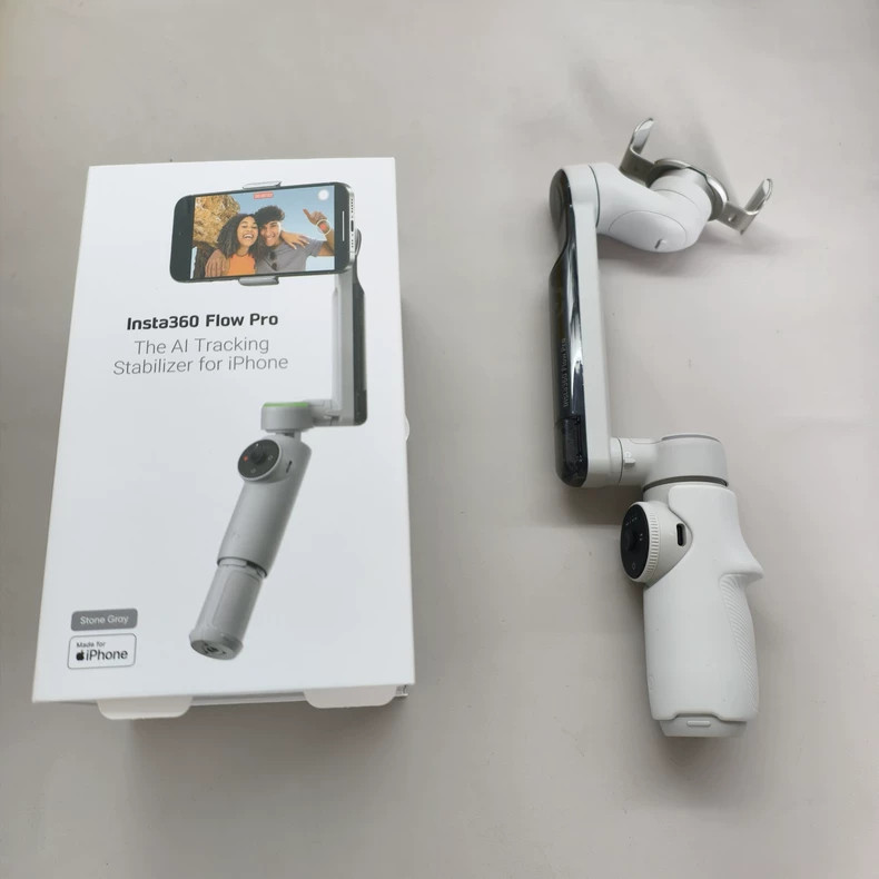 Insta360 Flow Pro AI-Powered Gimbal Stabilizer 3-Axis Stabilization  AI Tracking