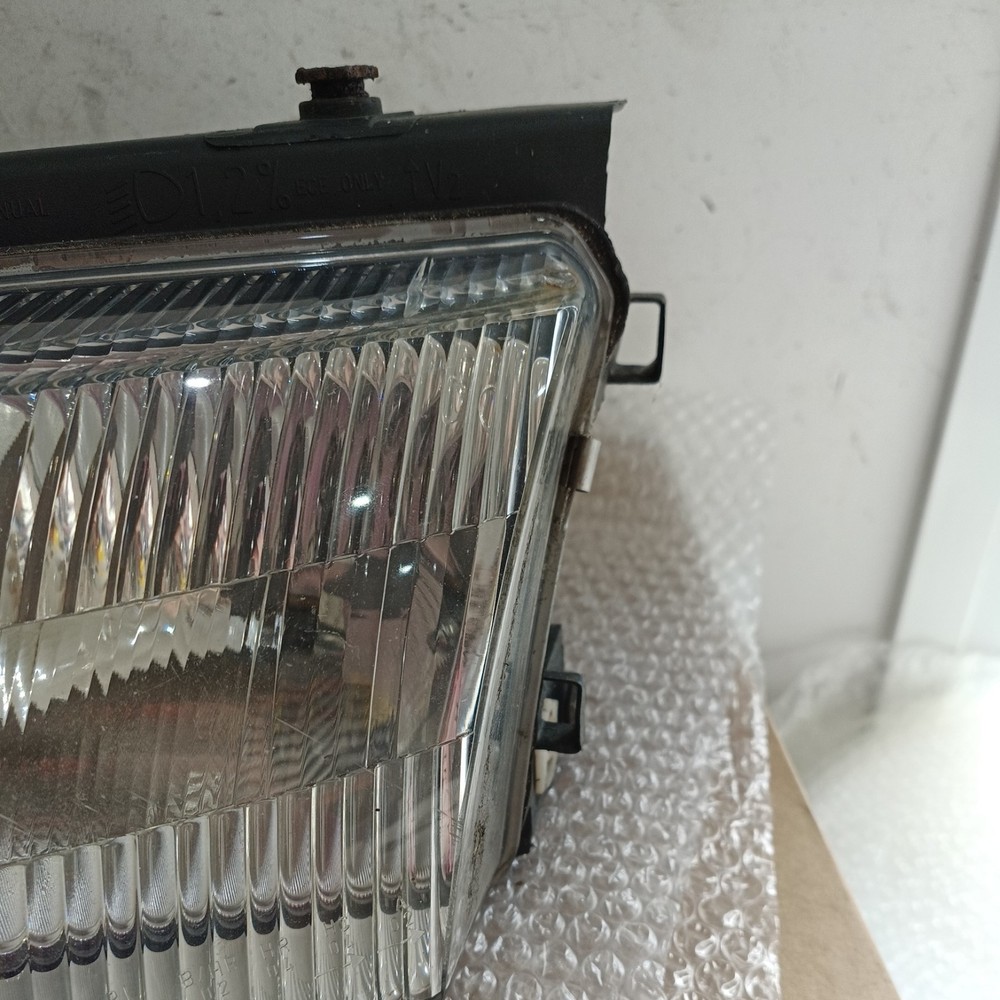 VW Passat 2001 N/S Passenger side Headlight