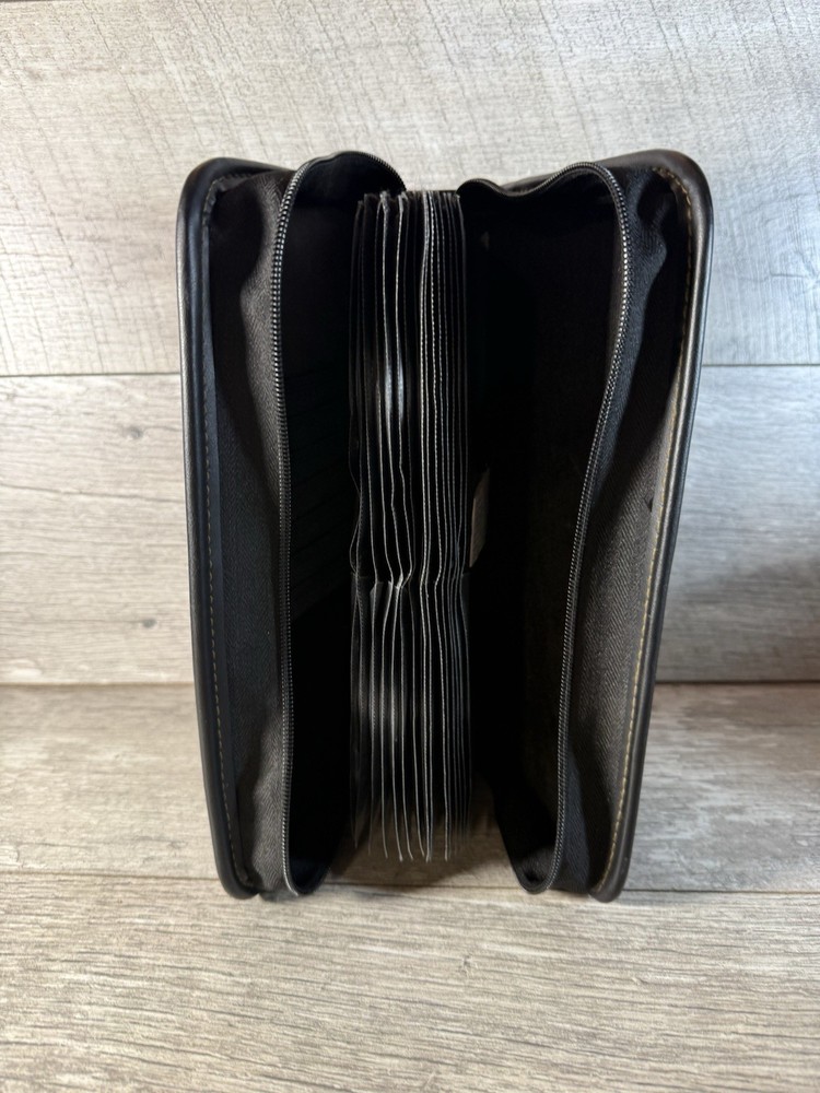 Case Logic 64 CD DVD Organizer Wallet Carrying Case Zipper Storage