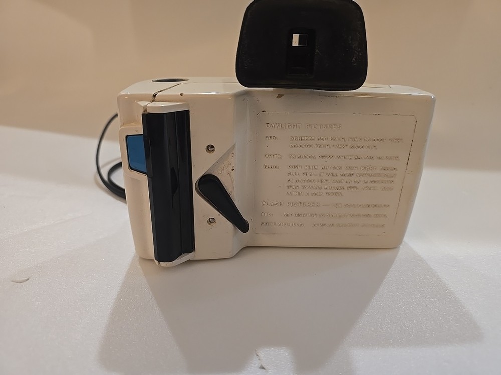 Vintage Poloroid Land Camera Swinger Model 20 Untested With Strap