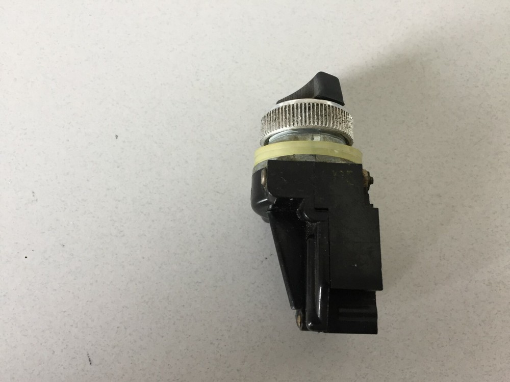 GE CR104 2 POSTION ROTARY SWITCH