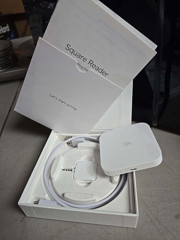 Square Card Reader 2 Piece With Cord And Instructions New Open Box