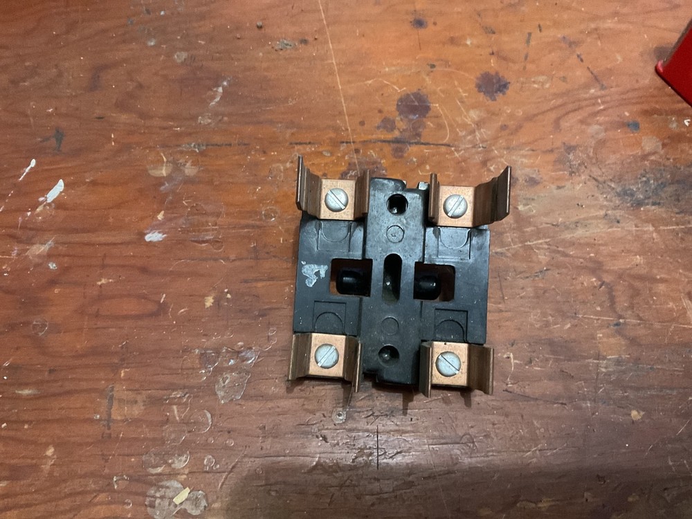 SQUARE D 60 AMP FUSE PULLOUT HOLDER WITH NOTCHES (SSM-153)