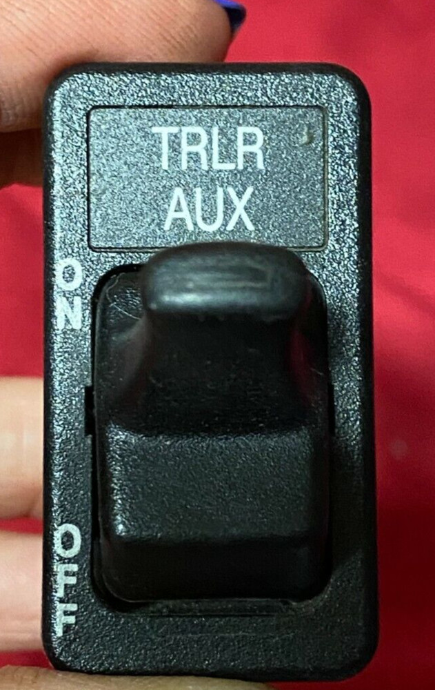 International Trailer Auxiliary Switch CONTROL  2007310C1