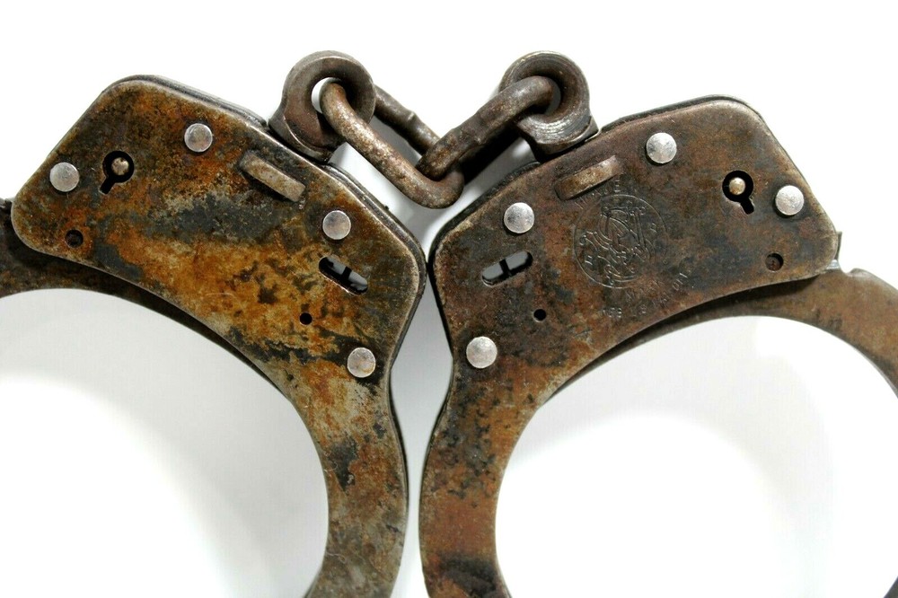 Smith & Wesson M100-1 Handcuffs With Key