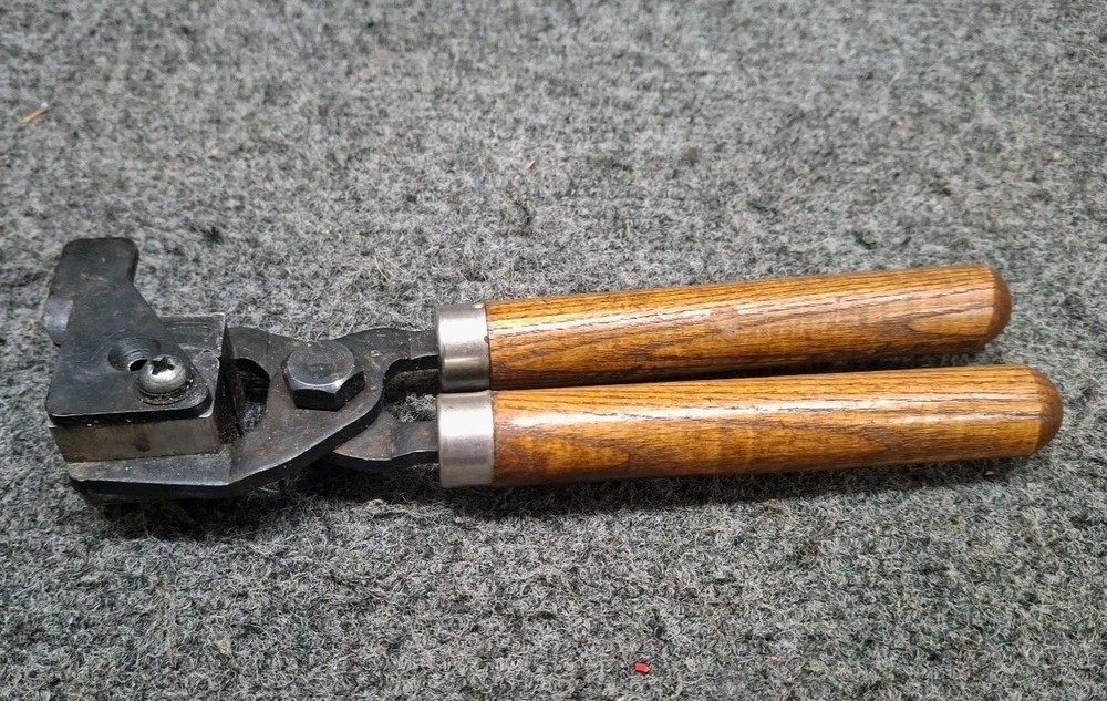 Lee Mold For .433" Round Ball.  Bx8