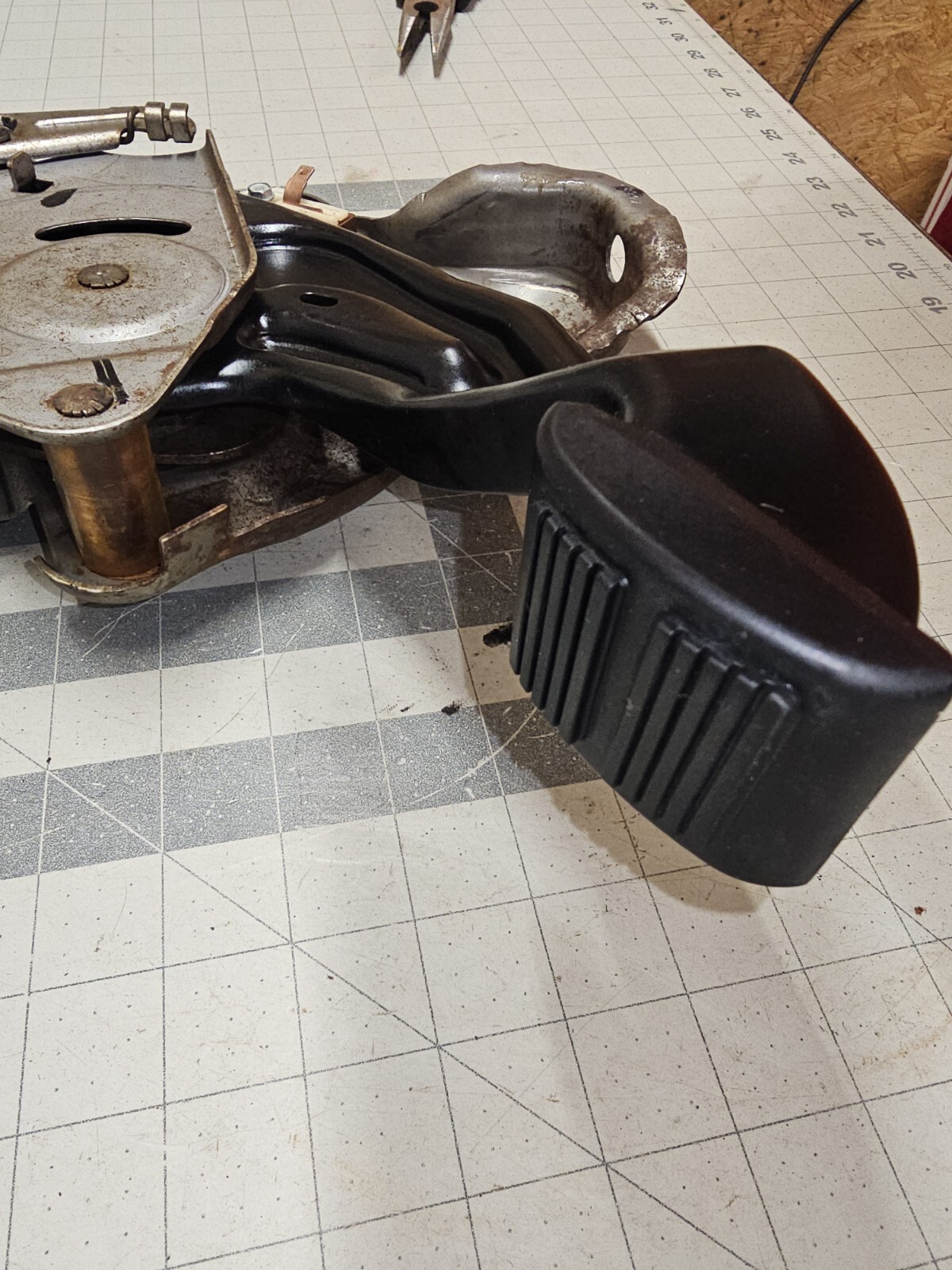 95-98 C/K GM Chevy Silverado GMC Sierra Emergency Brake Pedal Assembly OEM Truck