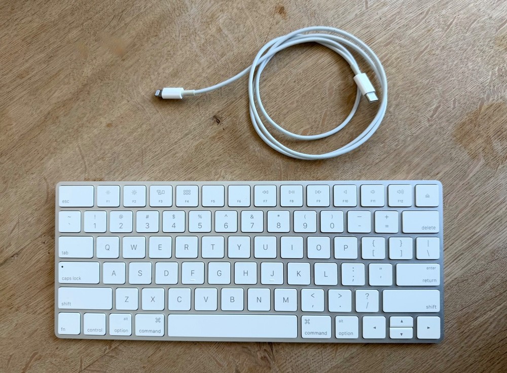 Apple Magic Keyboard White Lightning to USB-C