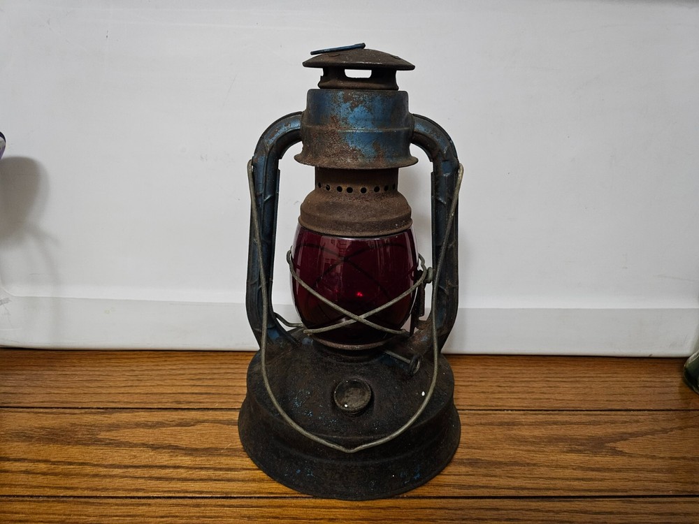 VINTAGE DIETZ #100 LANTERN RED GLOBE COMPLETE