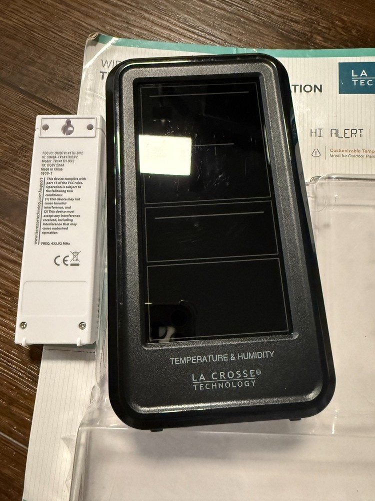 La Crosse Technology WIRELESS TEMPERATURE & HUMIDITY STATION