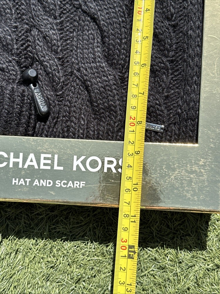 Michael Kors Hat & Scarf Boxed Set Cable Knit Black