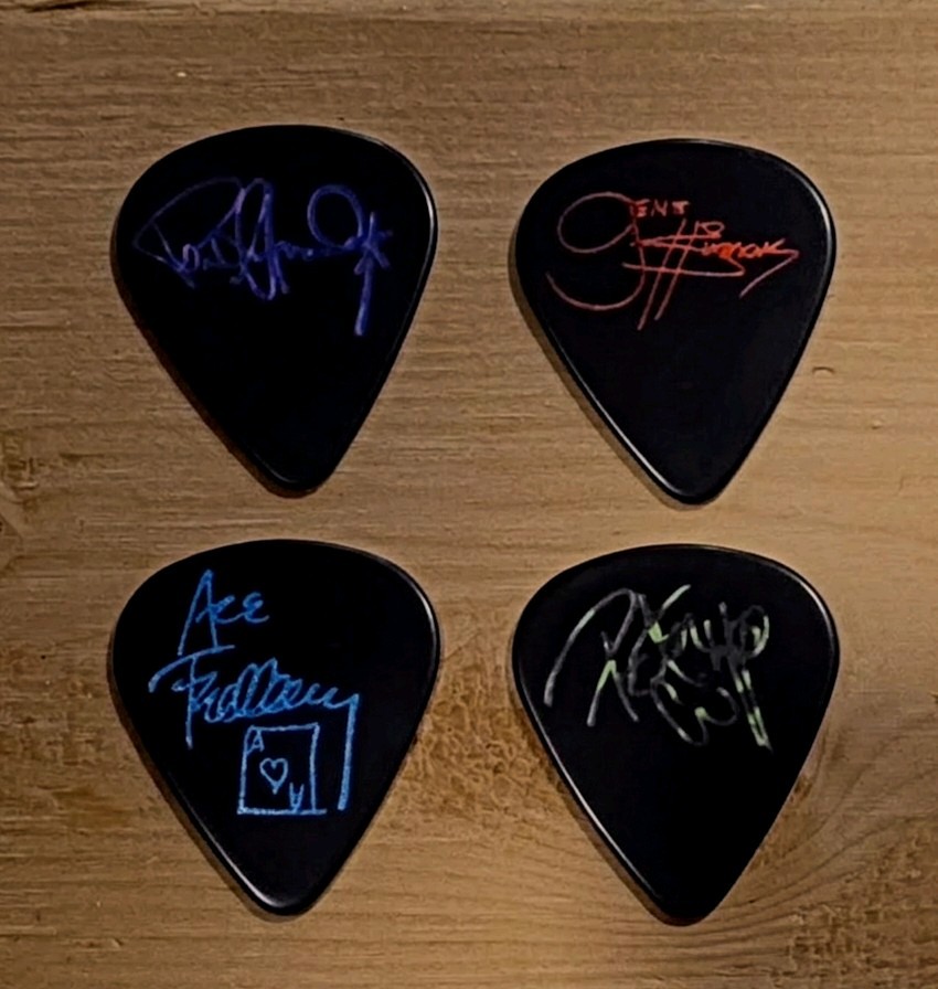 KISS Alive Worldwide 96-97 Guitar Picks Set with Band Signatures
