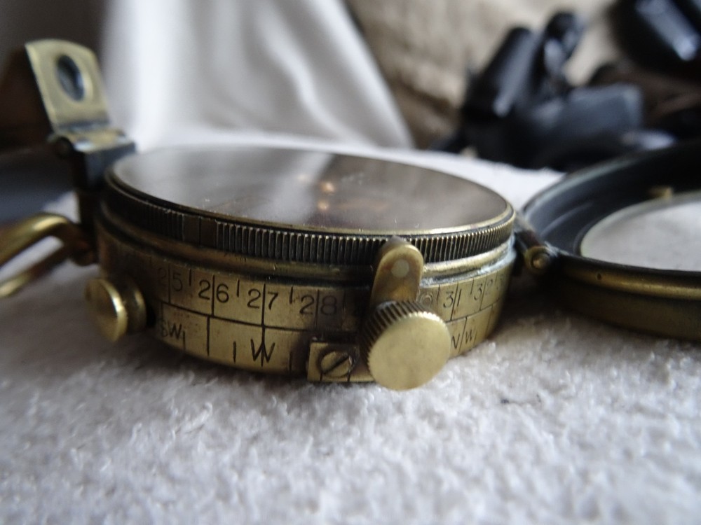 1917 WW1 issued army prismatic marching compass , E.R.WATTS & SON
