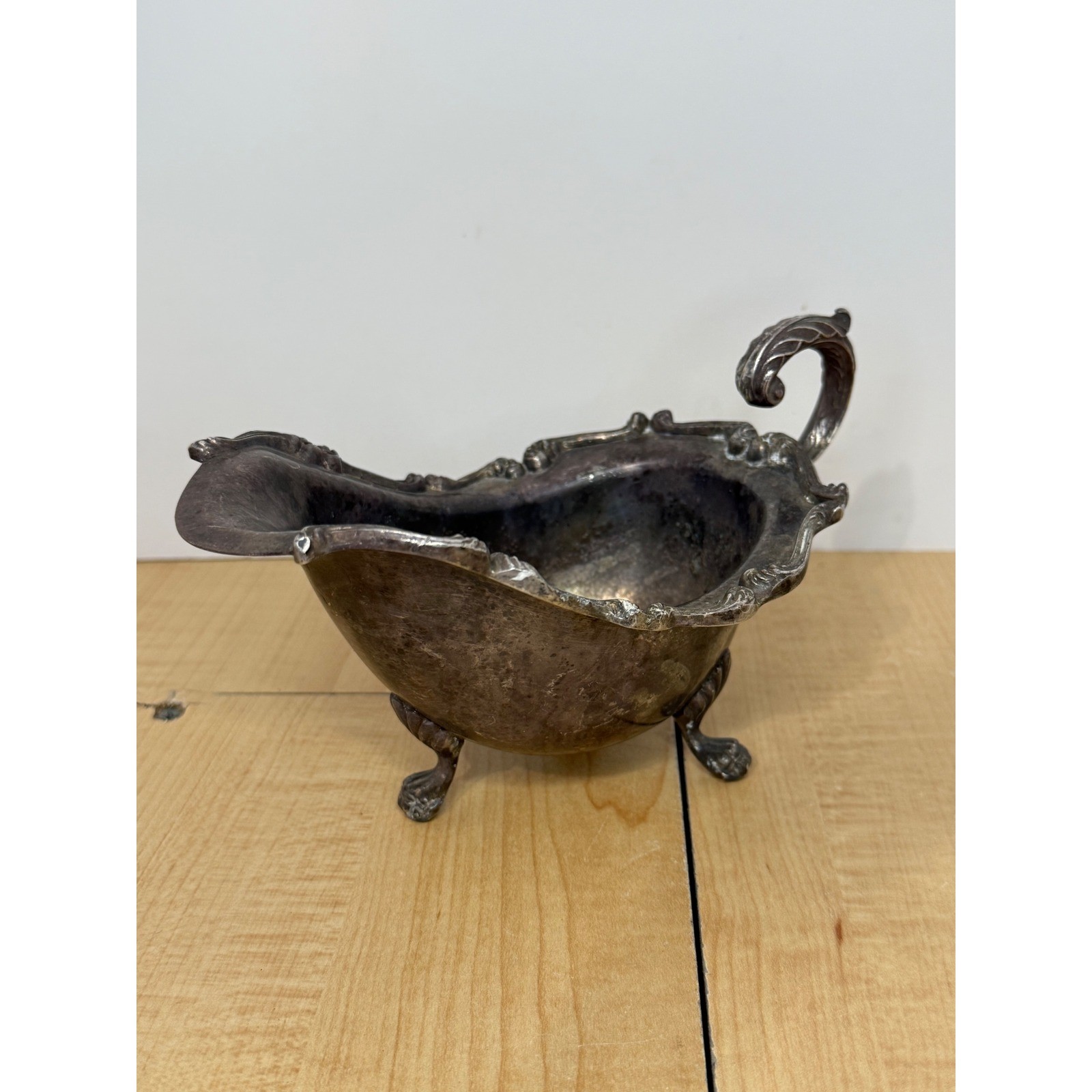 Wallace Silversmiths 330 EPC Silver Plate Gravy Boat Sauce Server Lion Paw Feet