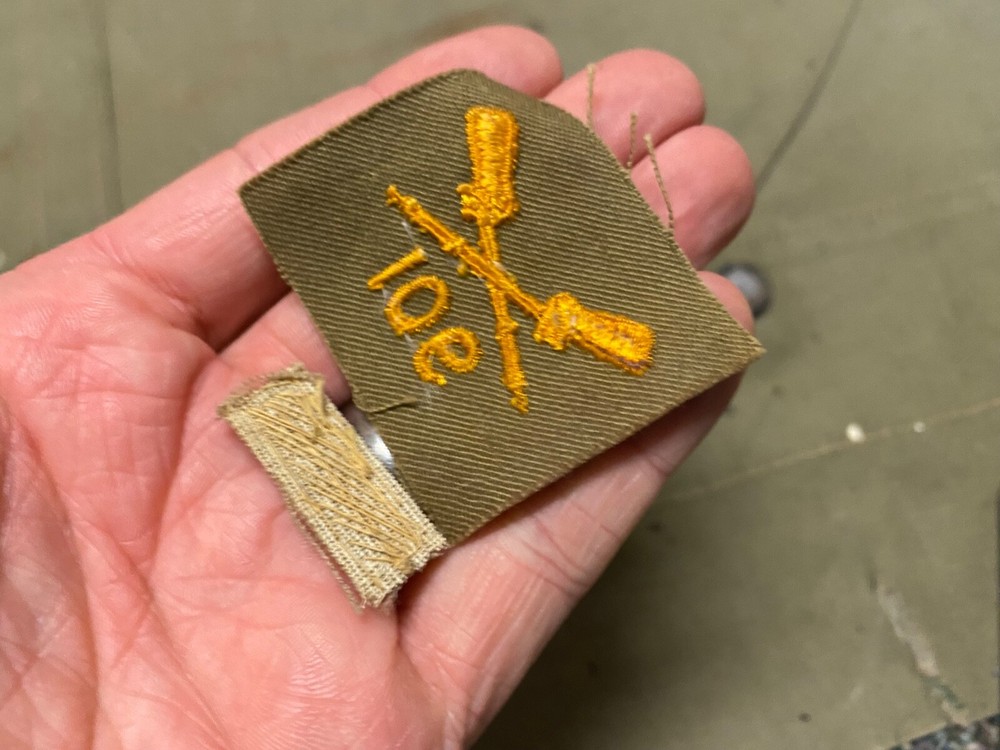 ORIGINAL WWII US ARMY SHIRT SEW ON 106 INFANTRY 2ND LIEUTENANT OFFICER INSIGNIA