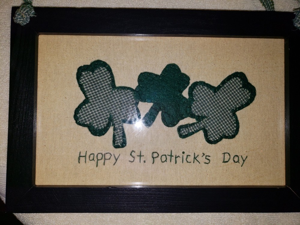 St Patrick's Day Wall Decor-Pre-owned. Excellent condition