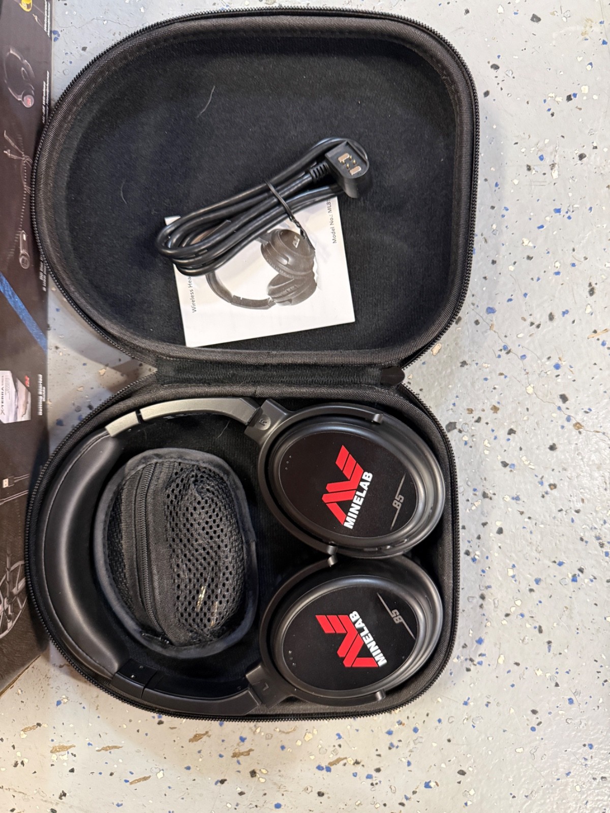 Minelab X-Terra Elite Multi-IQ Waterproof Metal Detector + ML85 headphones