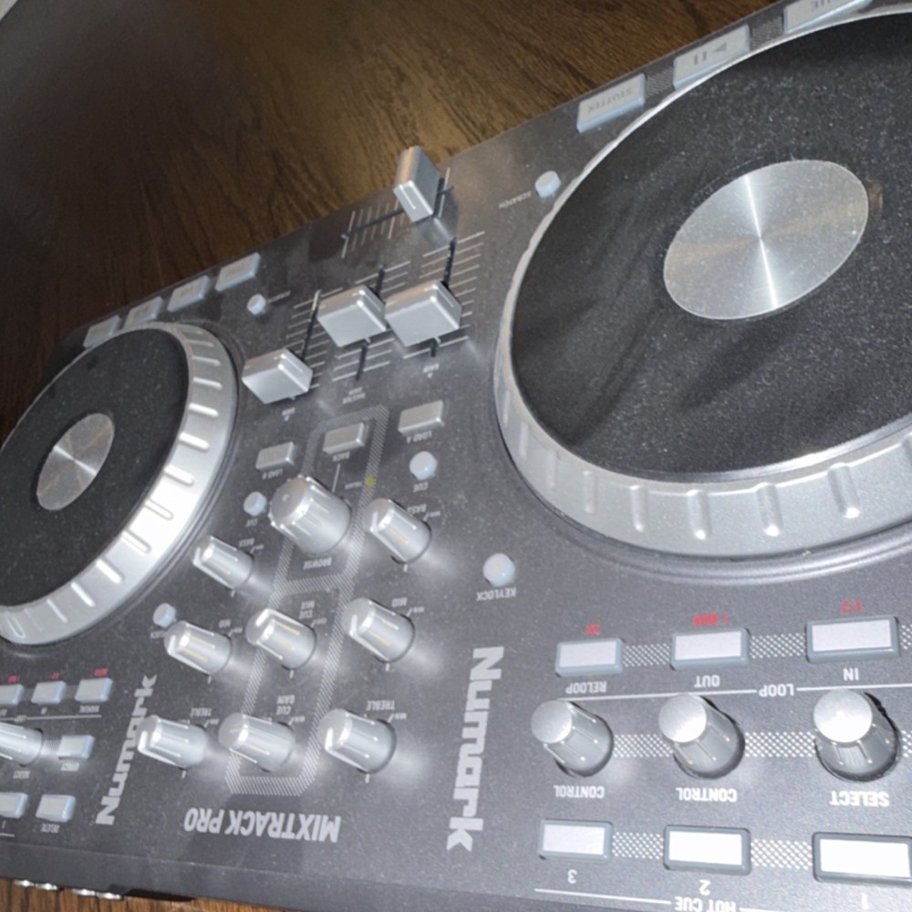 Numark MIXTRACK PRO Double Deck DJ Controller Built-in Mixer Loop Sampler USB