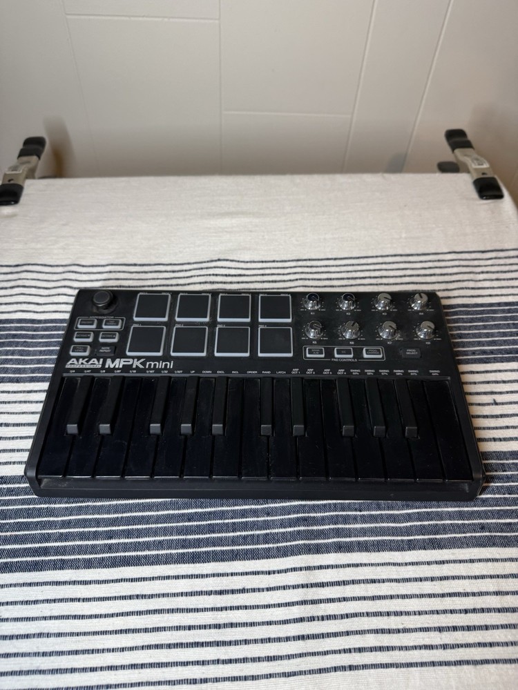 Akai Professional MPK Mini MIDI Controller