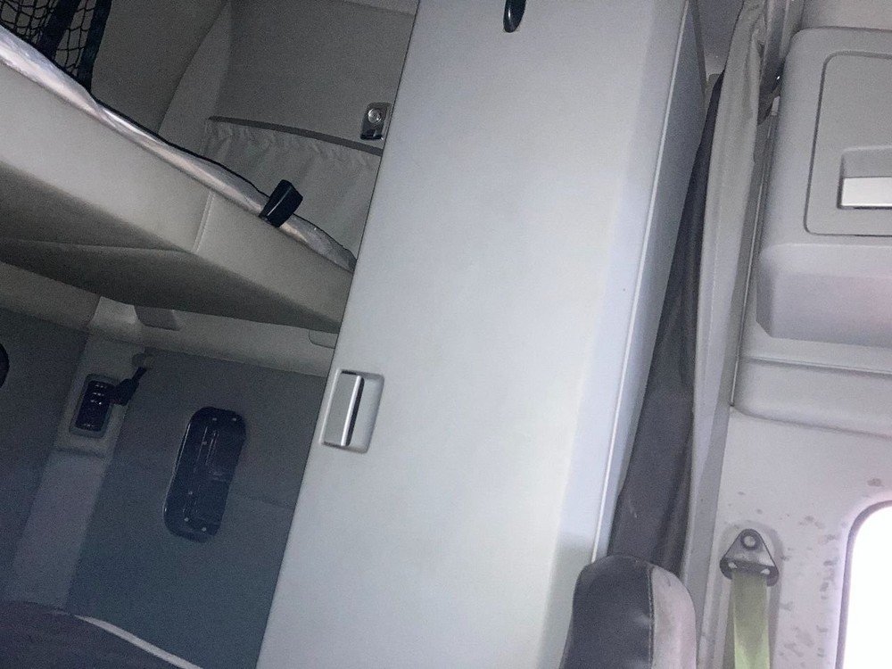 Kenworth T680 Left/Driver Sleeper Cabinet - Used