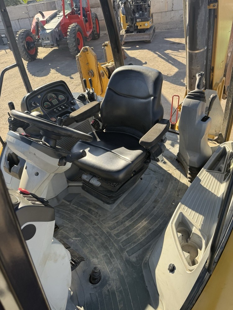 2017 CAT 450F Backhoe