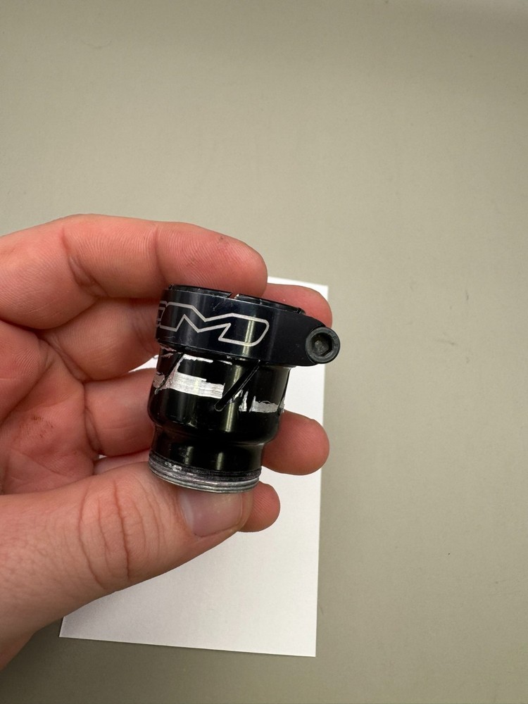 CCM PB Clamping Feedneck Dye Thread-Black