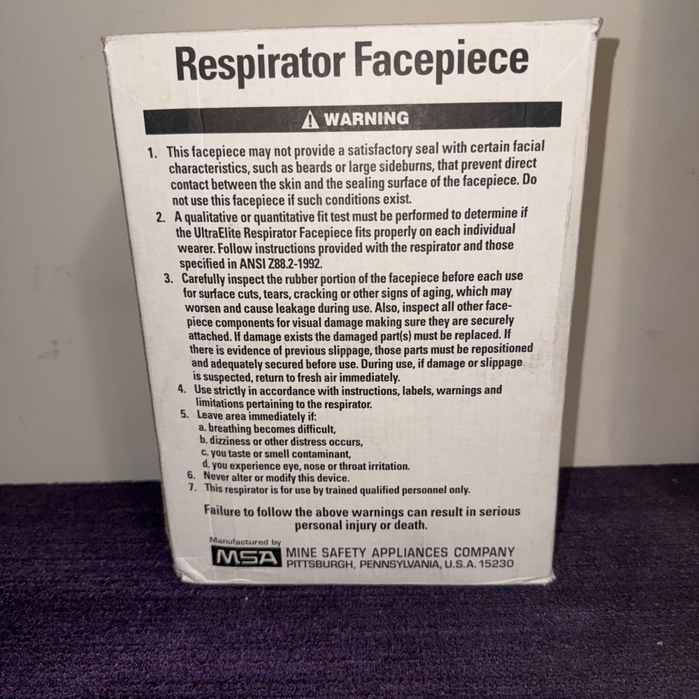 MSA Medium FACE MASK 10121723 Floor Model +4 filters