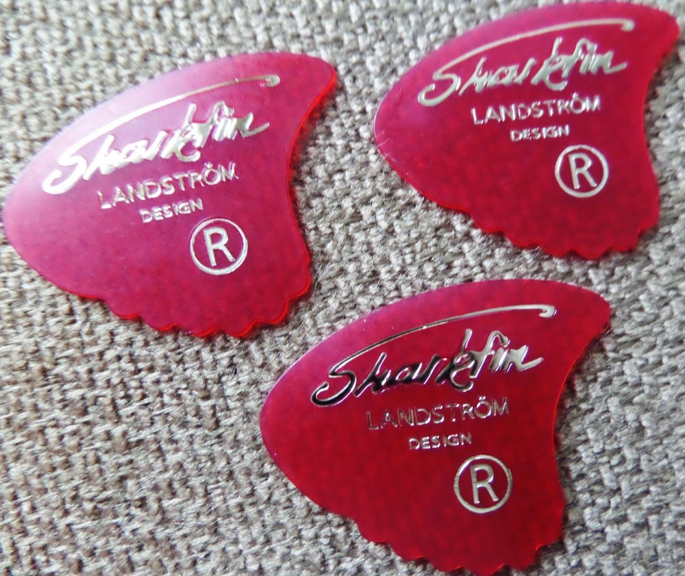 Landstrom Sharkfin Plectrums 3 Picks  ( extra Light)