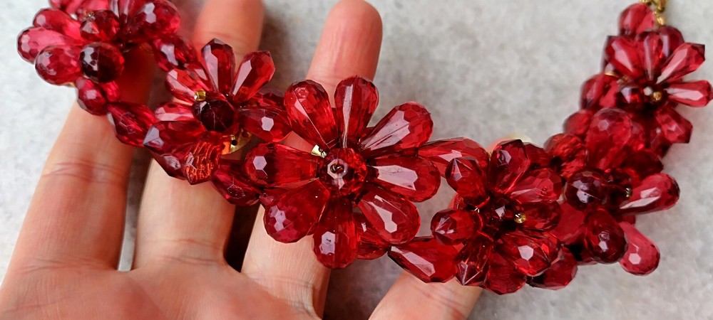 Vintage collar necklace, plastic