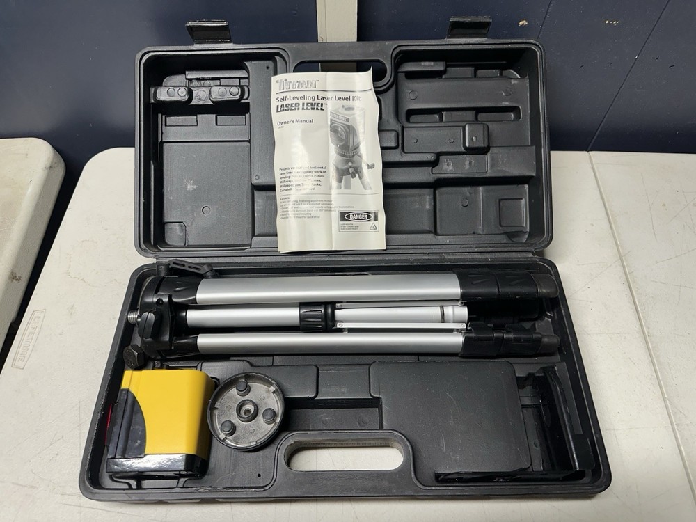 Self Leveling Laser Level Kit New Titan 15150 Vertical Horizontal with case