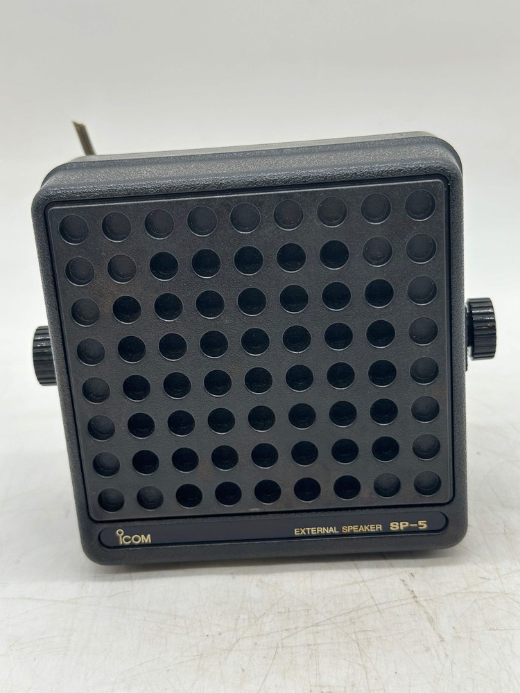 iCom SP-5 External Speaker, 5 Watt, 4 Ohm, Missing Mounting Bracket (Used)