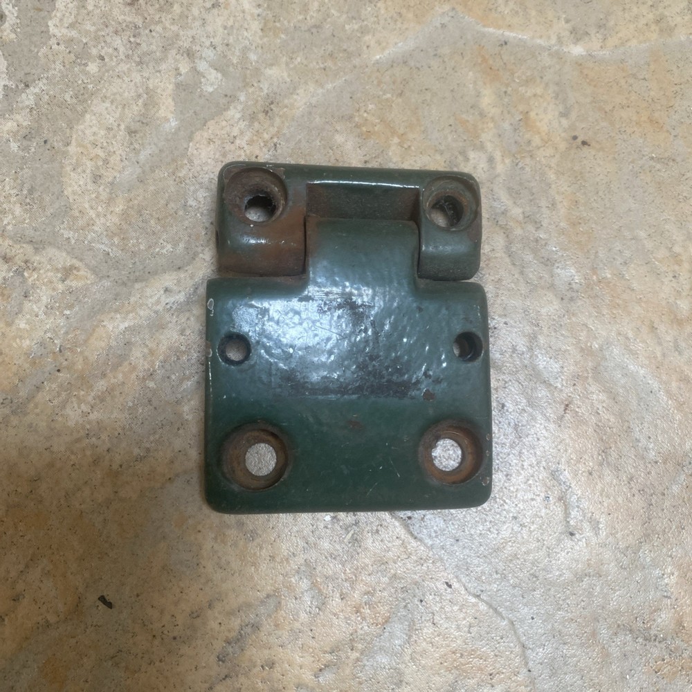 Defender earlier models n/s passenger side front door hinge too