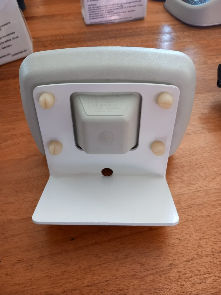 T004 - deck bracket for raymarine tacktick compass