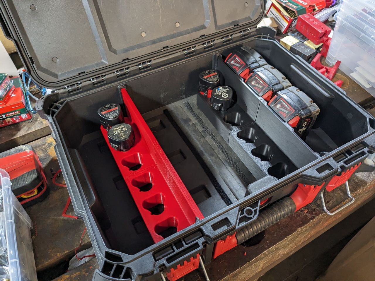 Milwaukee PACKOUT integrated battery storage M12, M18 external/internal