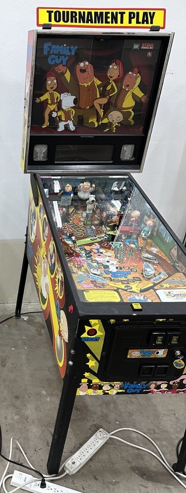 Family Guy Pinball Machine - Stern