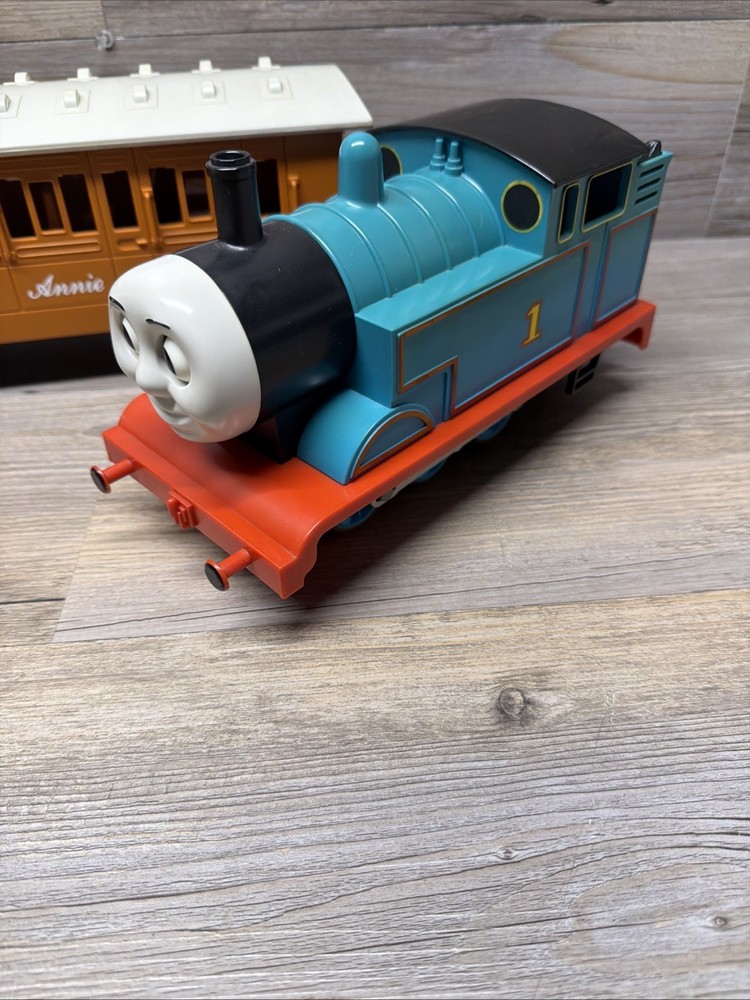 Lionel Thomas the Tank Engine custom Thomas with extra track PLEASE READ !!!!!