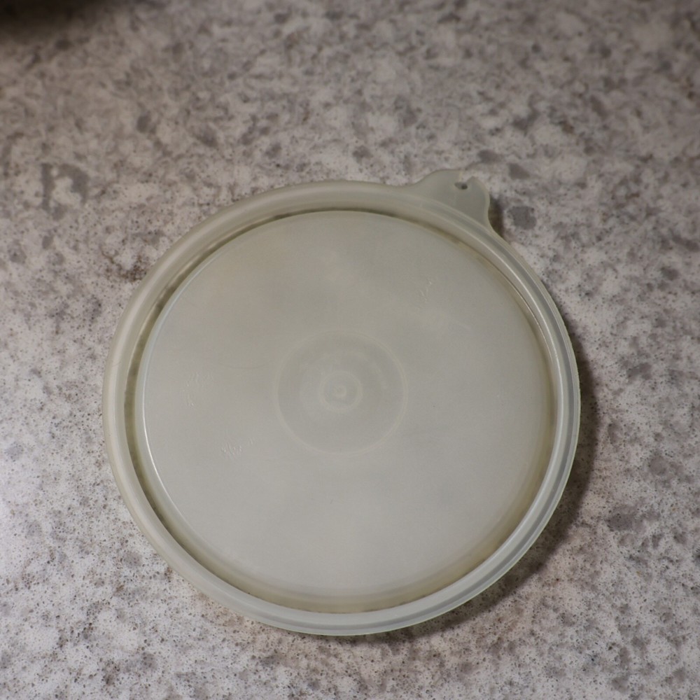 Small White Tupperware Replacement Lid 215-88