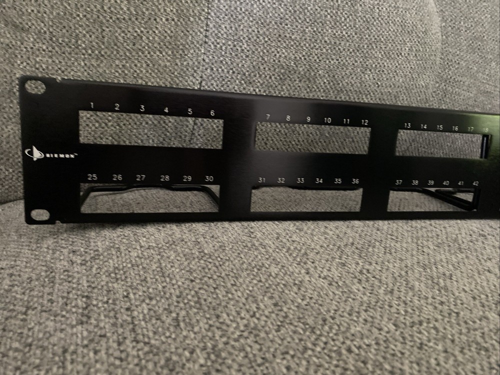 Siemon 48 Port Network Patch Panel Ethernet Connectivity MX-PNL-48-C Unloaded