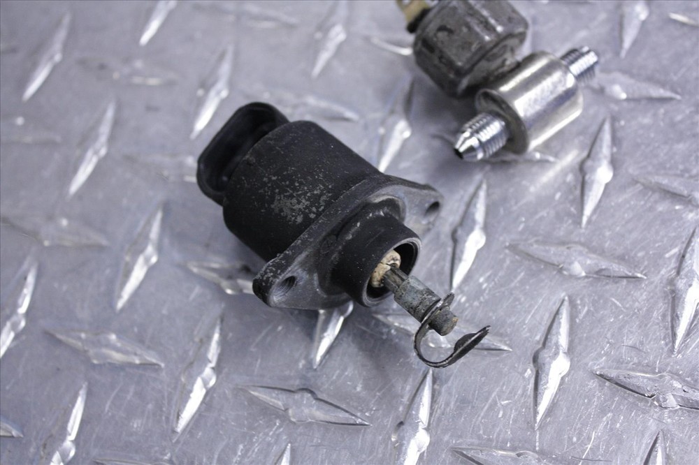 2001 HARLEY DAVIDSON FLTRI MISC SENSORS PAIR SET 2 SENSOR SWITCH 01