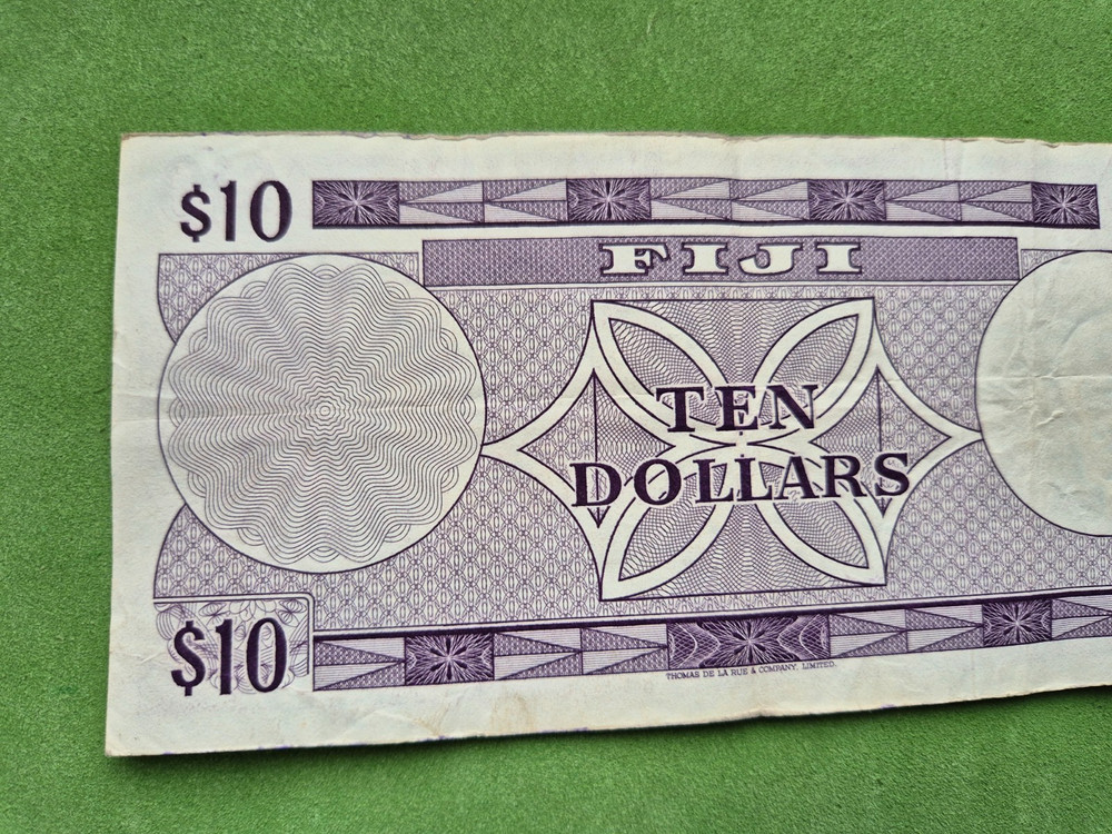 Fiji 10 dollars 1974 banknote