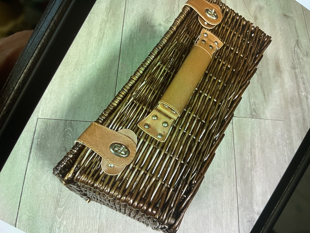 PICNIC BASKET, WICKER, NEW