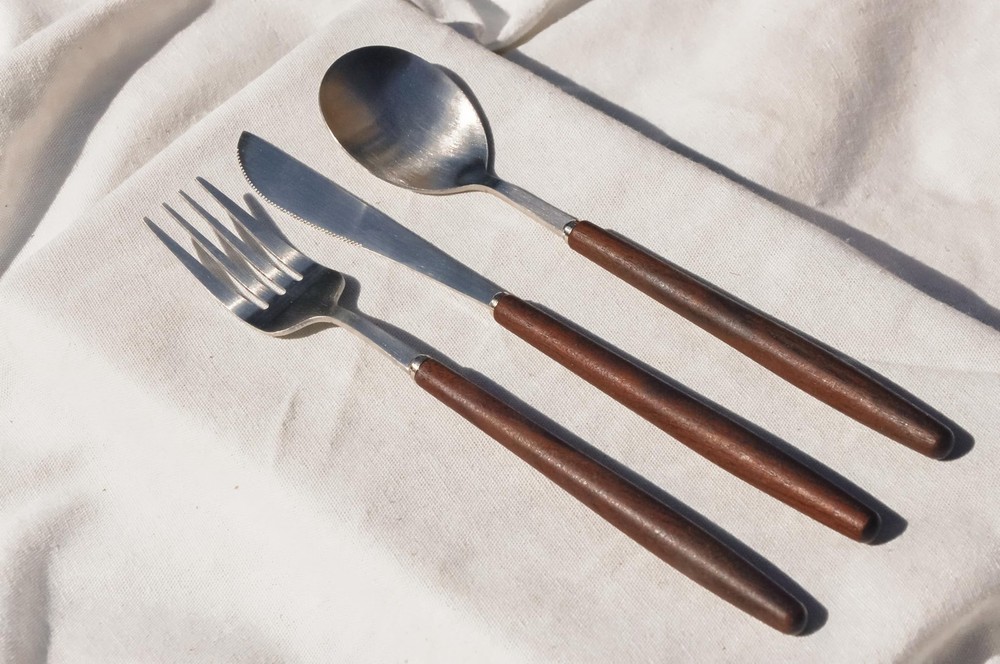 Lightweight Stainless Steel Flatware Set with Walnut (1 Set, Plain) 3