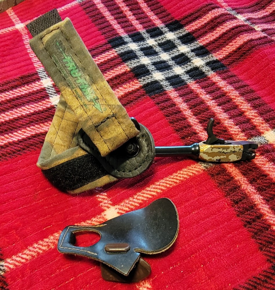 Fred Bear Code Compound Bow + Arrows and Case + QUICK shot Minty