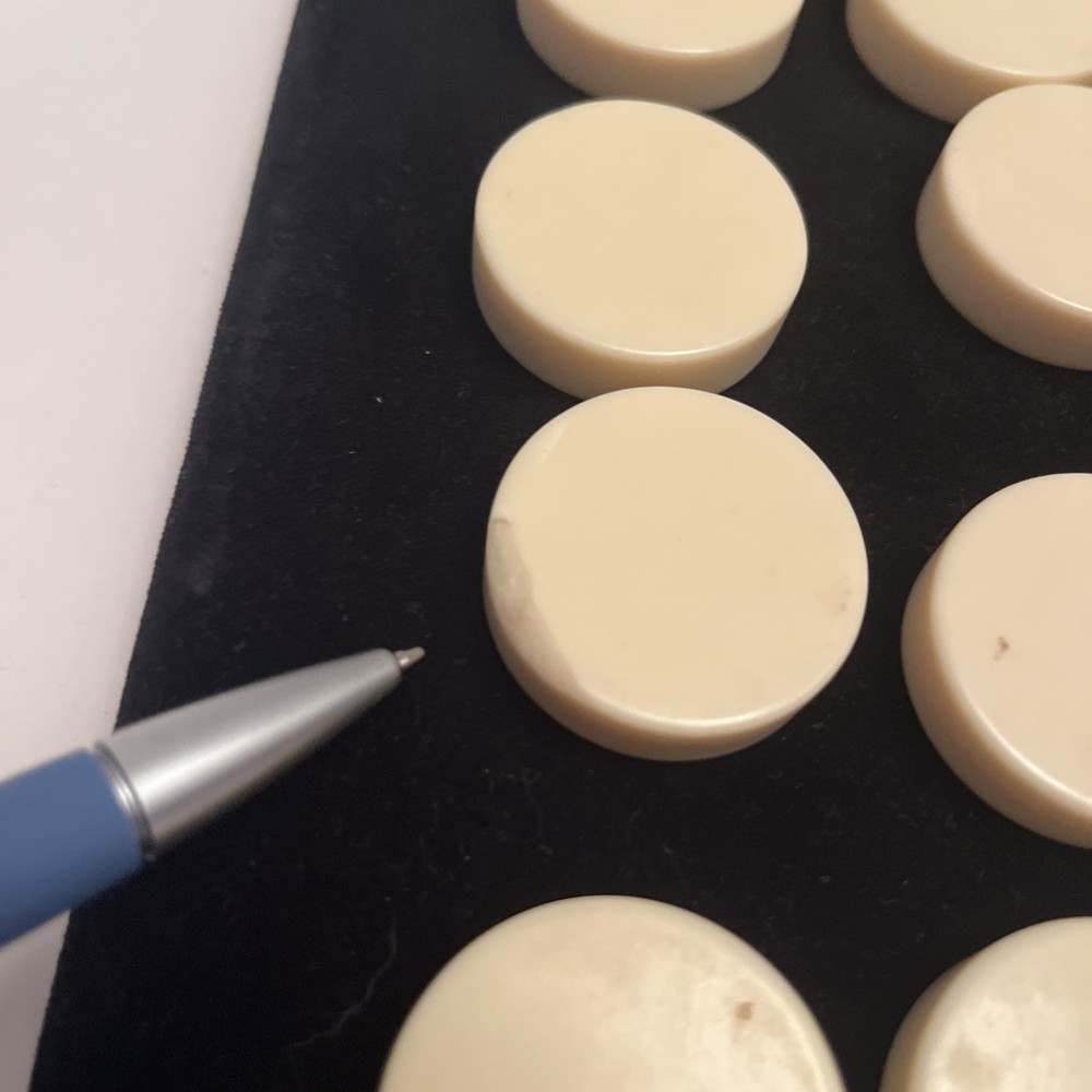 VINTAGE 30 PIECES CREAM & BROWN BAKELITE? BACKGAMMON Read Description