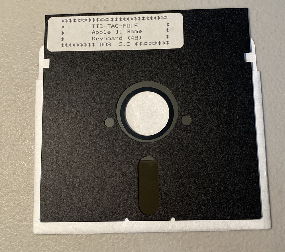 Tic-Tac-Pole Apple II Dos 3.3 Keyboard Game Software 5.25” Floppy Disk