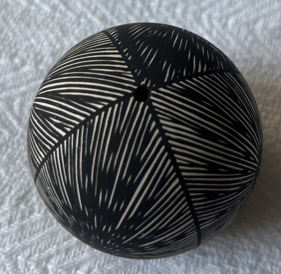 Southwest Native American Acoma Pueblo Pottery Signed Fine Line ‘Seed Pot’