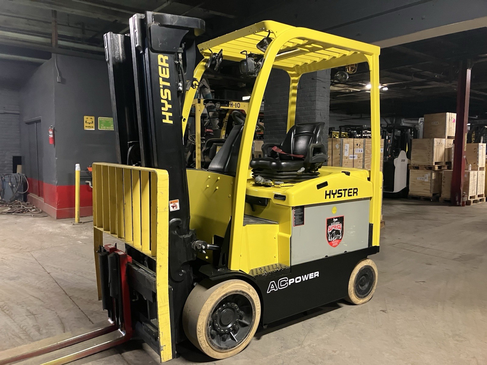 2019 Hyster 8000 LB Electric Forklift with SS and Triple Mast