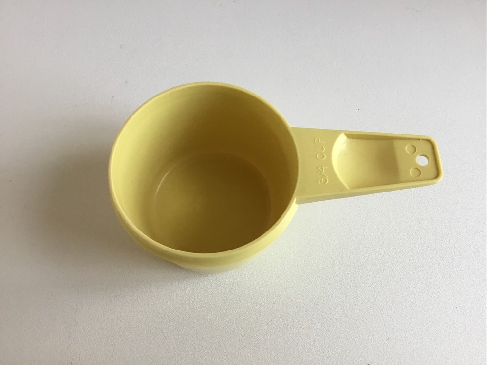 TUPPERWARE Light Yellow Measuring 3/4 Cup REPLACEMENT Measure EUC